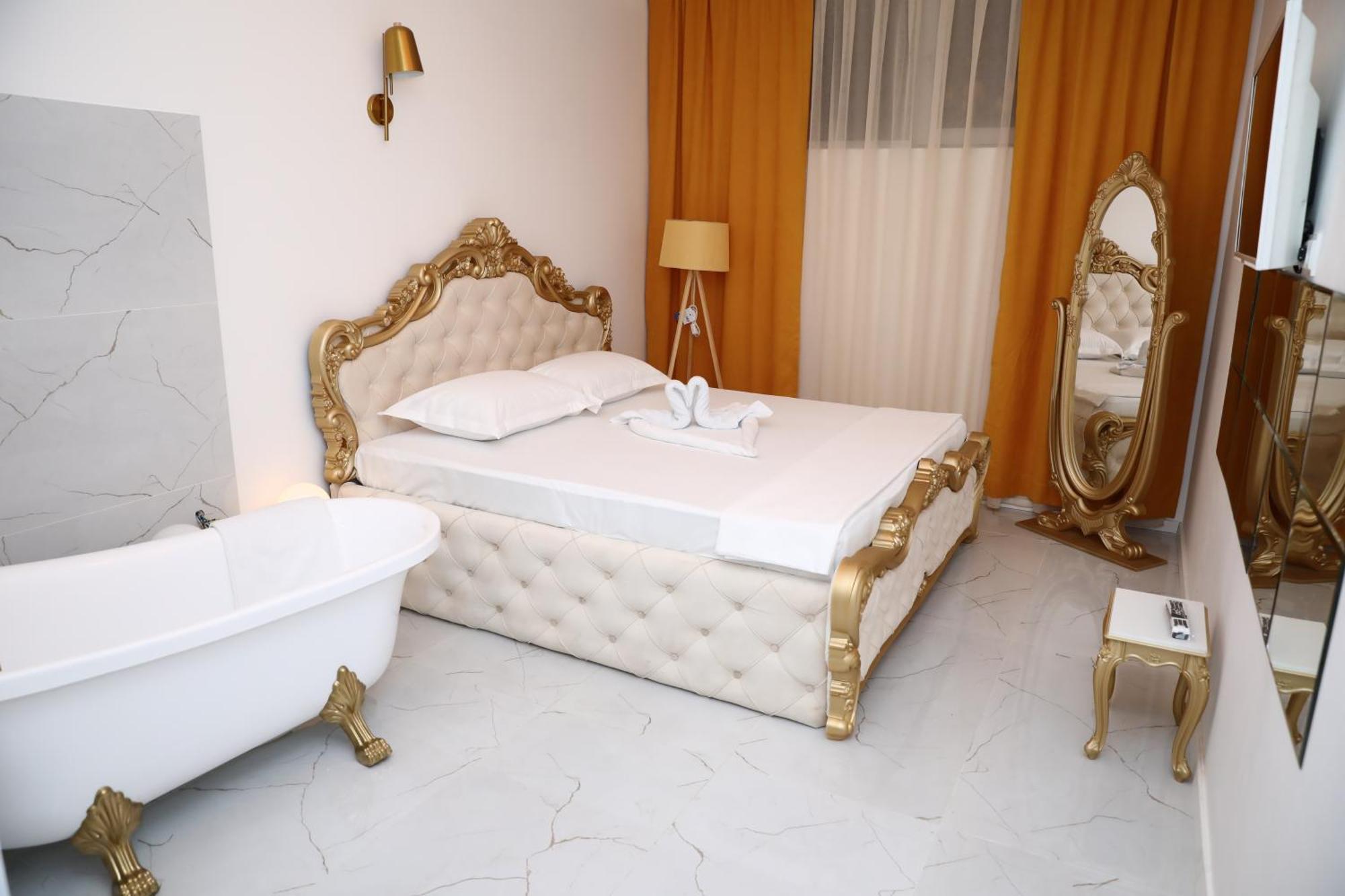 Hotel Gloria Ks Пристина Екстериор снимка