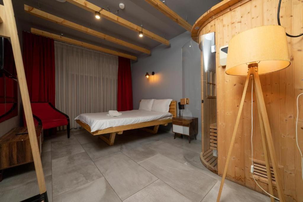 Hotel Gloria Ks Пристина Екстериор снимка